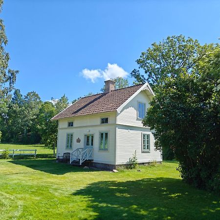 Lilla Backen Villa Hjo Bagian luar foto